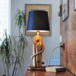 Lampa stołowa z drewnianej belki vintage – rękodzieło Sielskie Wzgórze